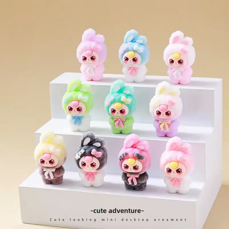 Hot Genuine Mini Figures Deskt - Car Accessories Girl 评论和价格