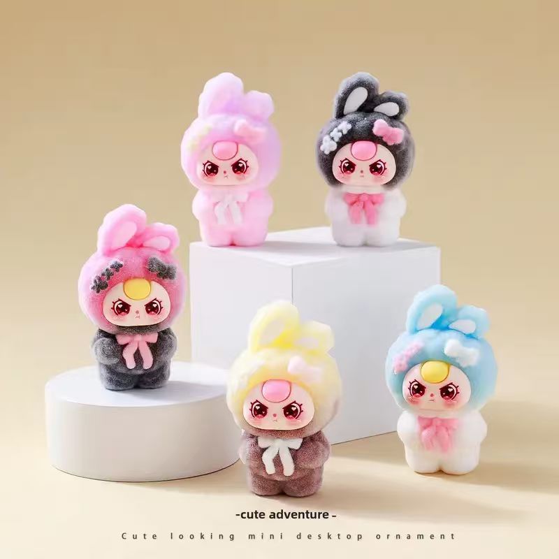 Hot Genuine Mini Figures Deskt - Car Accessories Girl 评论和价格