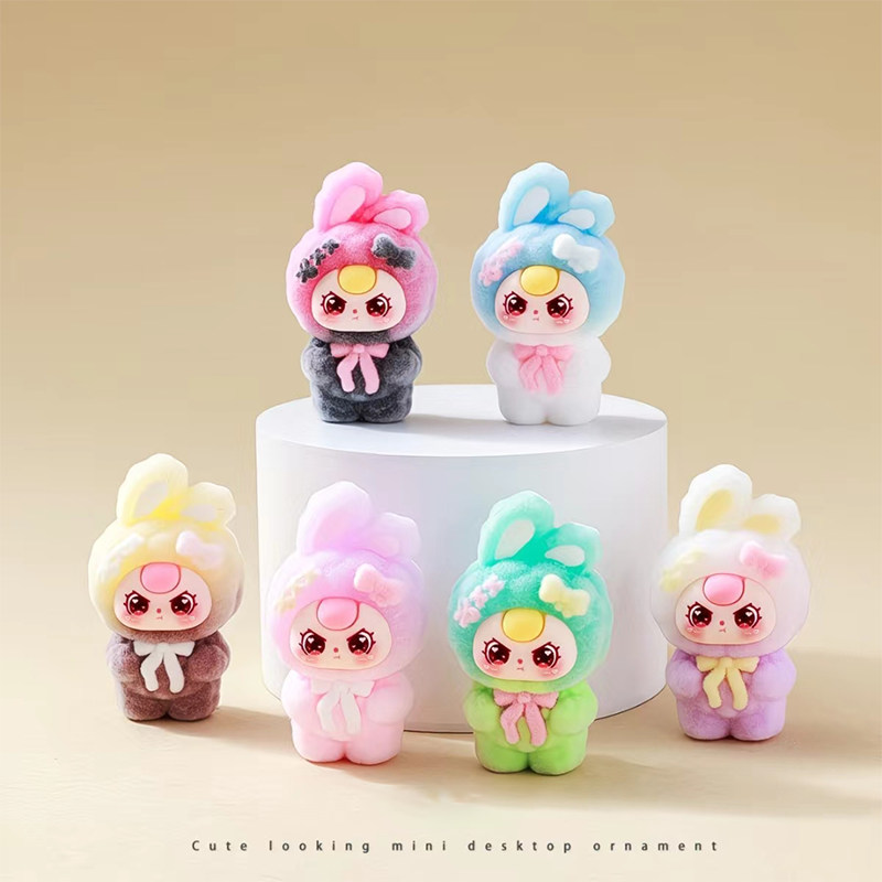 Hot Genuine Mini Figures Deskt - Car Accessories Girl 评论和价格